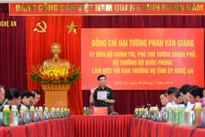 Đại tướng Phan Văn Giang, Ủy viên Bộ Chính trị, Phó Bí thư Quân ủy Trung ương, Phó Thủ tướng Chính phủ, Bộ trưởng Quốc phòng làm việc với Ban Thường vụ Tỉnh ủy Nghệ An.