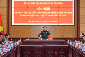 Trung tướng Trần Đức Thuận, Phó Chủ nhiệm Ủy ban Quốc phòng, An ninh và Đối ngoại của Quốc hội chủ trì.