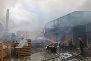 Hiện trường vụ cháy ở cơ sở sản xuất, khu vực xã Minh Hải, huyện Văn Lâm, tỉnh Hưng Yên.