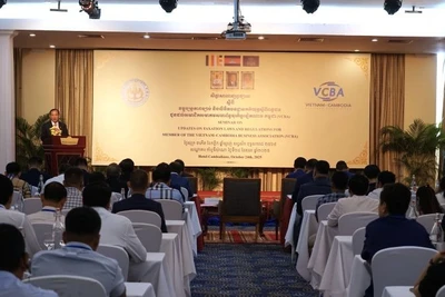Hội thảo “Cập nhật luật và văn bản quy phạm pháp luật về thuế và nghĩa vụ thuế đến các hội viên Hiệp hội Doanh nghiệp Việt Nam-Campuchia (VCBA). (Ảnh: ĐINH TRƯỜNG)