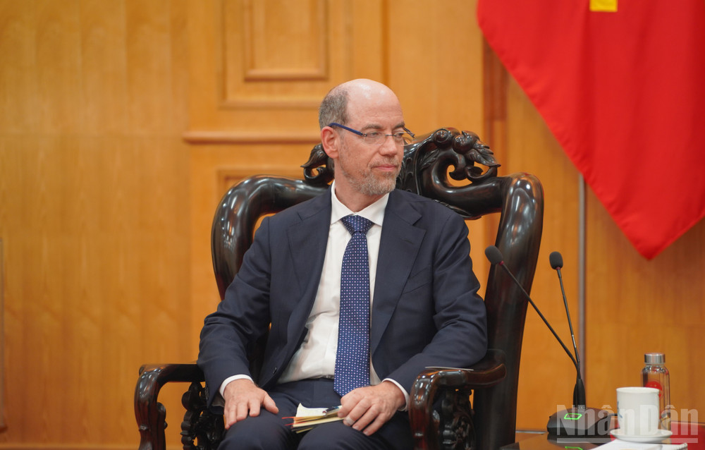 Ông Doron Avnin đánh giá cao công tác chuyển đổi số quốc gia tại Việt Nam. (Ảnh: HOÀNG LÂM) ndo_br_anh-3.jpg