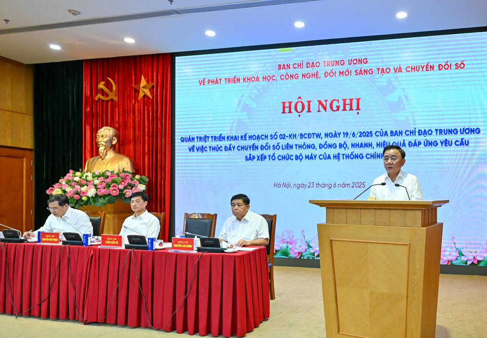 Đồng chí Trần Cẩm Tú, Thường trực Ban Bí thư, Phó Trưởng Ban Chỉ đạo phát biểu chỉ đạo và kết luận hội nghị. (Ảnh: DUY LINH) anh-4.jpg