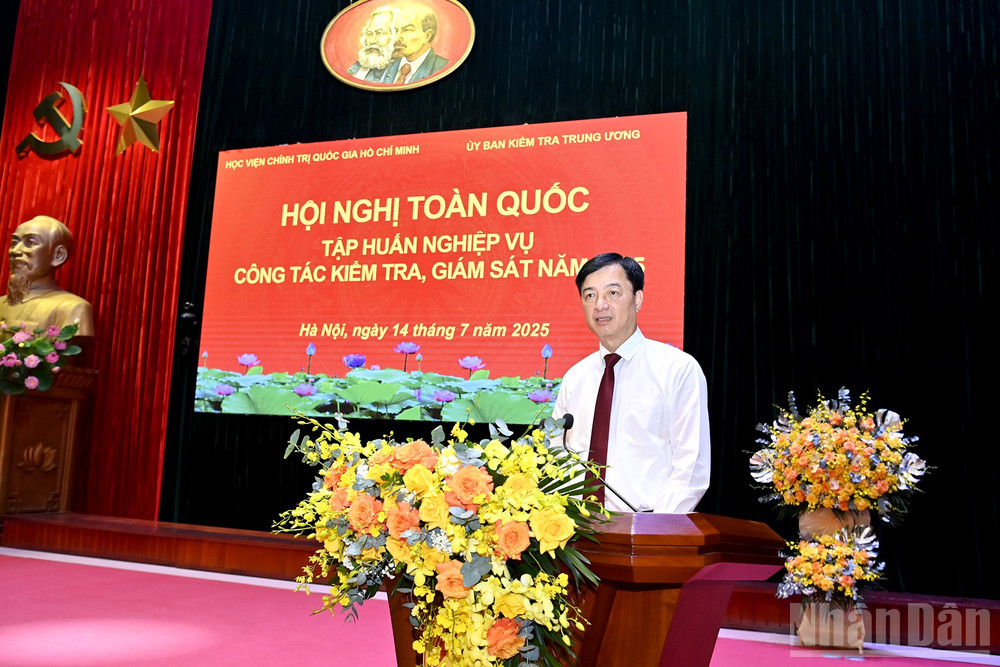 Đồng chí Nguyễn Duy Ngọc, Ủy viên Bộ Chính trị, Bí thư Trung ương Đảng, Chủ nhiệm Ủy ban Kiểm tra Trung ương phát biểu tại hội nghị. (Ảnh: ĐĂNG KHOA) ndo_br_anh-3.jpg