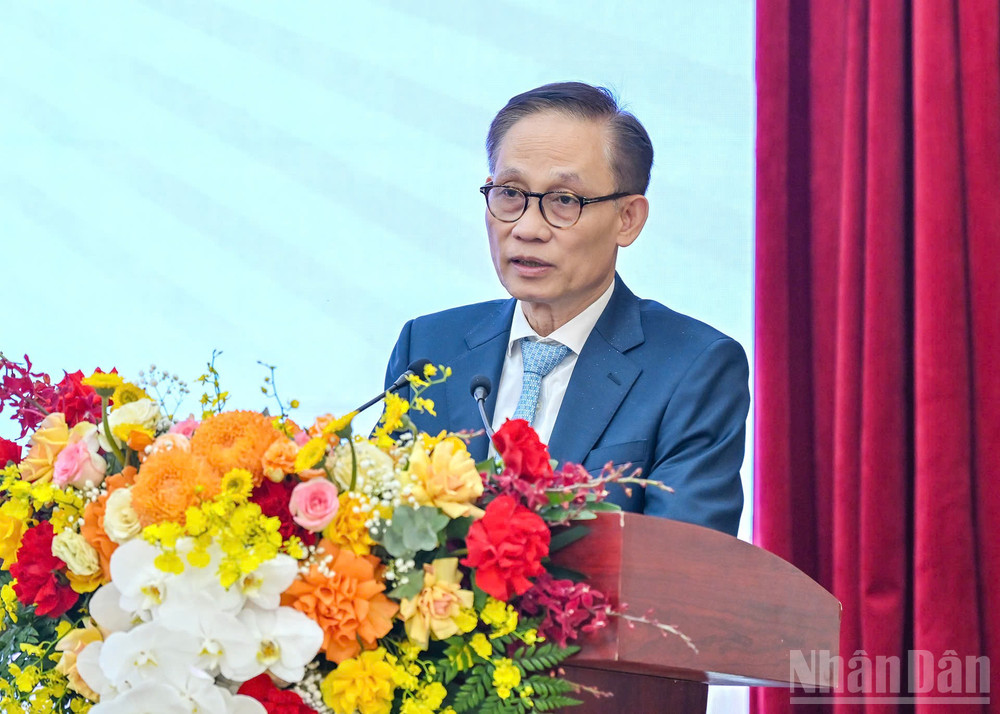 Đồng chí Lê Hoài Trung, Bí thư Trung ương Đảng, Chánh Văn phòng Trung ương Đảng, Phó Bí thư Thường trực Đảng ủy các cơ quan Đảng Trung ương phát biểu chỉ đạo tại Đại hội. ndo_br_z6750494268473-44573e808e73d26bddd889300e1314bf.jpg