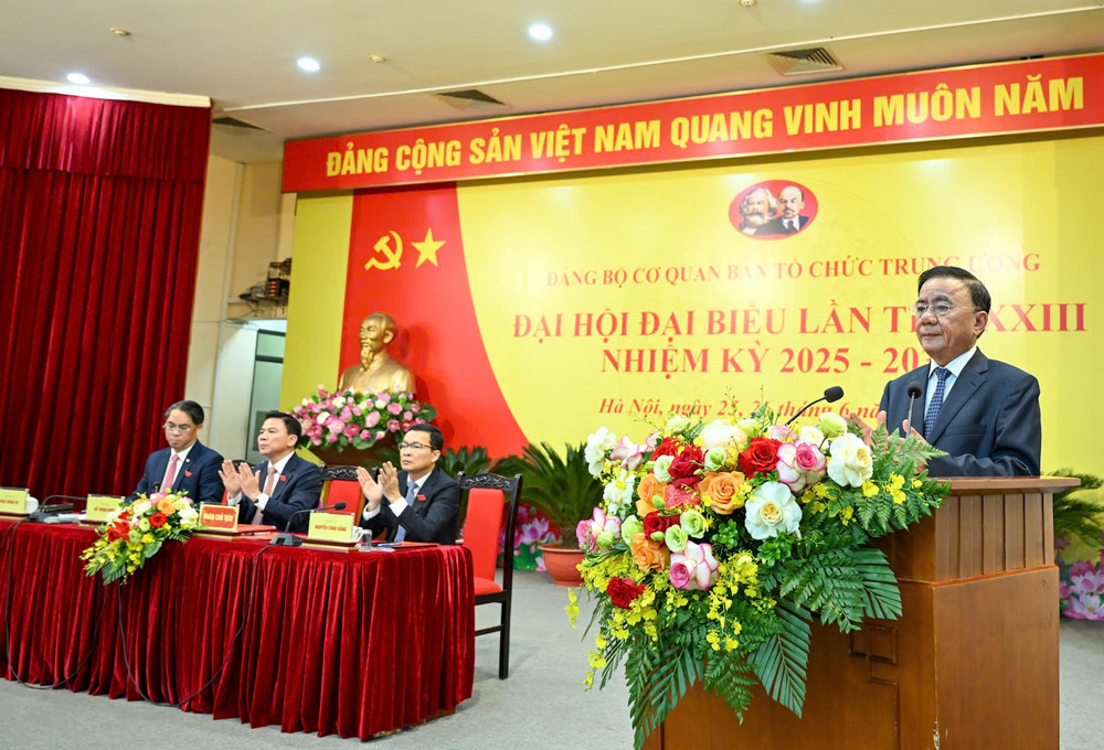 Đồng chí Trần Cẩm Tú, Ủy viên Bộ Chính trị, Thường trực Ban Bí thư, Bí thư Đảng ủy các cơ quan Đảng Trung ương phát biểu chỉ đạo Đại hội. (Ảnh: DUY LINH) z6744028156713-3a11f6ea296d3e62f903539492f956ff.jpg