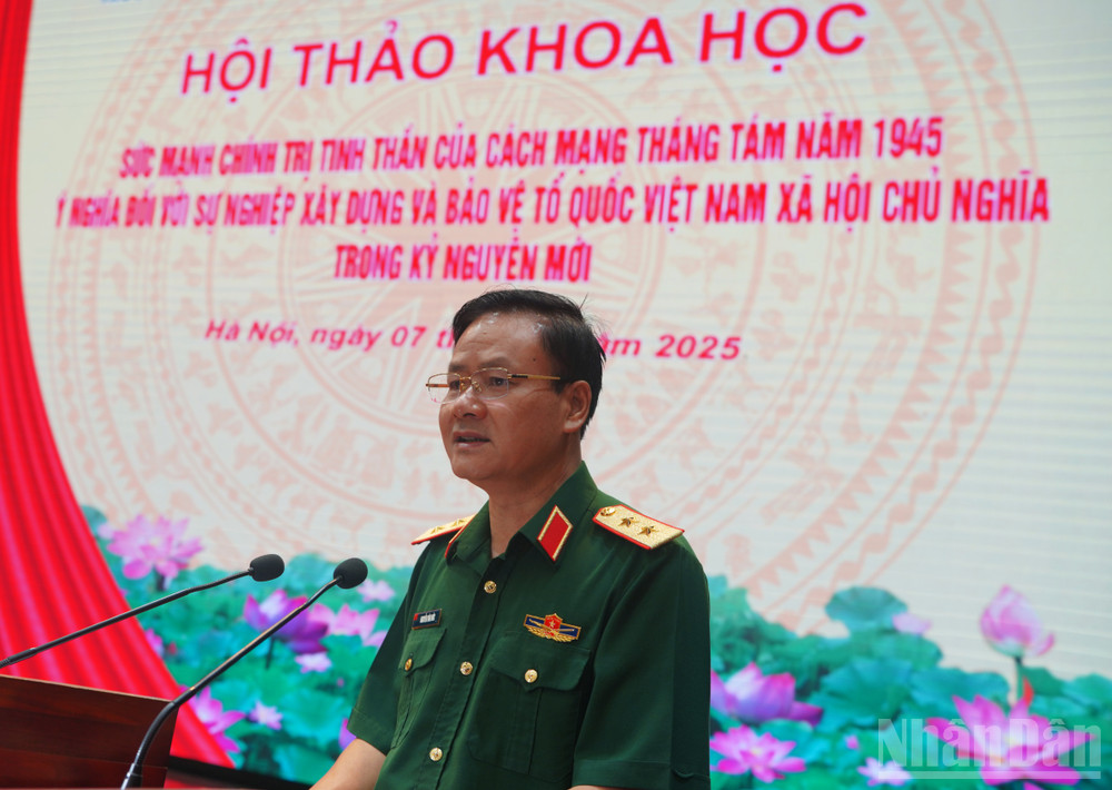 Trung tướng Nguyễn Văn Đức, Cục trưởng Cục Tuyên huấn phát biểu khai mạc hội thảo. ndo_br_anh-1.jpg