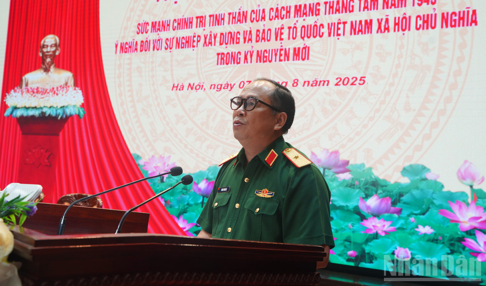 Thiếu tướng Đoàn Xuân Bộ, Tổng biên tập Báo Quân đội nhân dân phát biểu tại hội thảo. ndo_br_anh-2.jpg