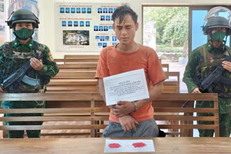 Đối tượng Vì Văn Nguyên, bản Nà Cầm, xã Mường Hung, huyện Sông Mã cùng số ma túy tổng hợp. 