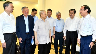 Tổng Bí thư Nguyễn Phú Trọng và các đồng chí lãnh đạo Đảng, Nhà nước dự Hội nghị sơ kết 01 năm hoạt động của Ban Chỉ đạo phòng, chống tham nhũng, tiêu cực cấp tỉnh. Ảnh: ĐĂNG KHOA