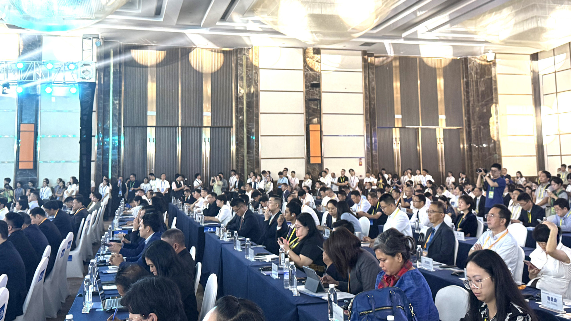 Toàn cảnh lễ khai mạc. (Ảnh: HỮU HƯNG) 20250726194935.jpg