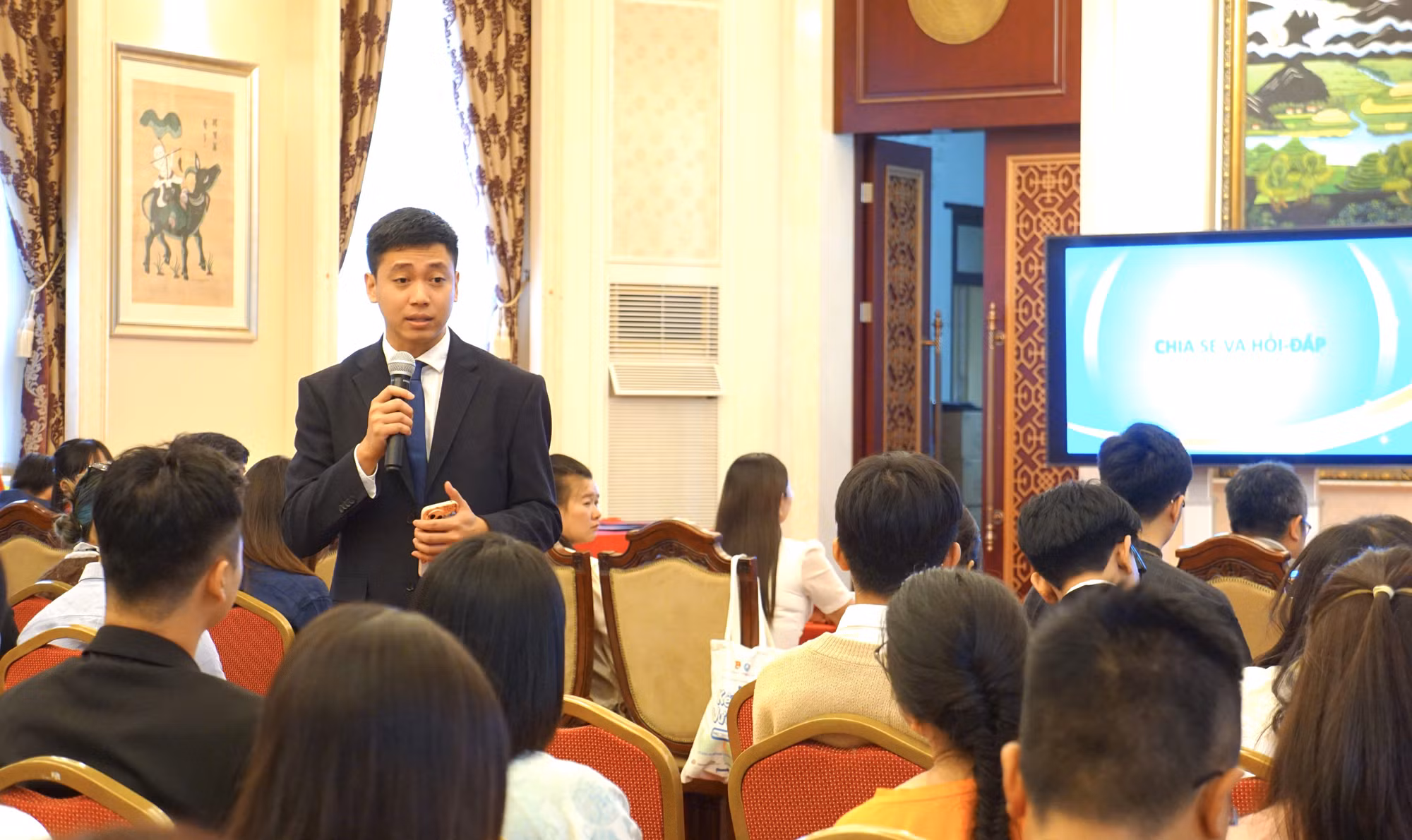 dang-vien-o-xa-to-quoc-e-khoa-1.jpg