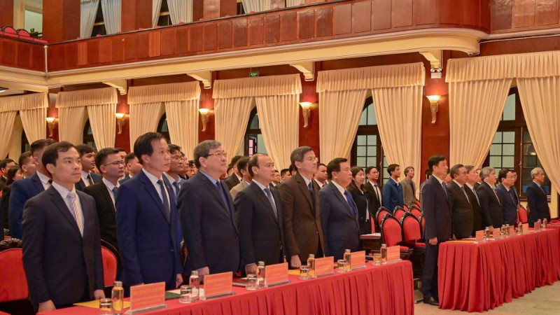 Các đại biểu dự Lễ khai giảng. (Ảnh: NGUYỄN BẢO LONG)