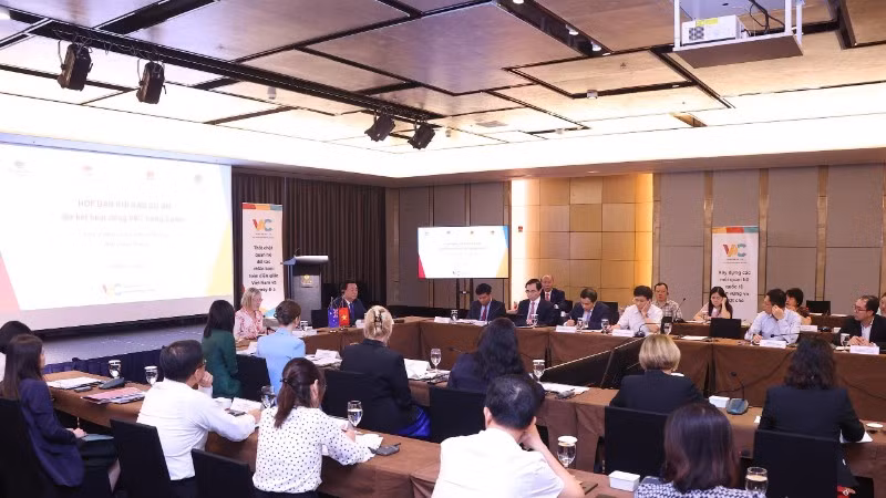 Toàn cảnh cuộc họp.