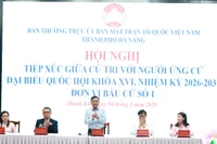Thường trực Ban Bí thư Trần Cẩm Tú và các ứng viên đại biểu Quốc hội khóa XVI, đơn vị bầu cử số 1, thành phố Đà Nẵng.