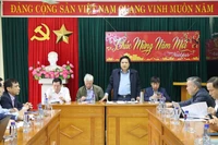 Tổng giám đốc EVNNPT Trương Hữu Thành chủ trì cuộc họp với các đơn vị liên quan và yêu cầu các nhà thầu cần quyết tâm cao, nỗ lực lớn để đưa dự án về đích. 