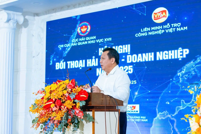 Ông Huỳnh Văn Sơn, Phó Chủ tịch UBND tỉnh Long An phát biểu tại hội nghị (Ảnh: CHQ) img-5245.jpg