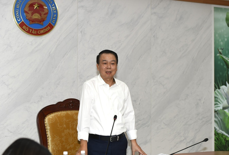 Thứ trưởng Tài chính Nguyễn Đức Chi phát biểu tại Hội nghị. (Ảnh: HOÀI PHƯƠNG) 373e741ef7097e572718.jpg