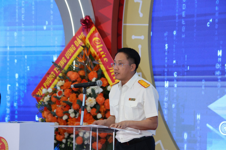 Phó Cục trưởng Thuế Mai Sơn phát biểu tại triển lãm. img-8773.jpg