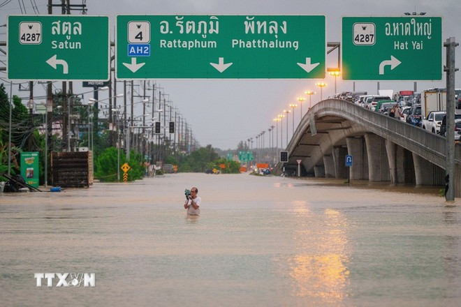 Cảnh ngập lụt tại Hat Yai, tỉnh Songkhla, Thái Lan, ngày 25/11/2025. (Ảnh: THX/TTXVN)