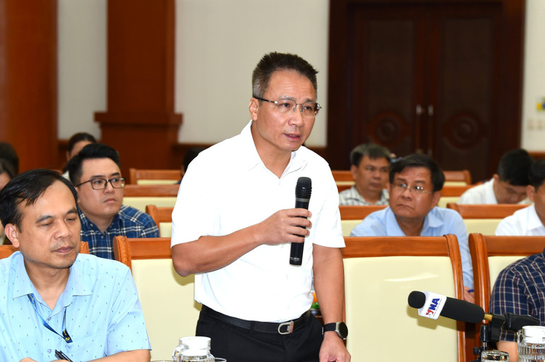 Ông Hà Duy Tùng - Phó Chủ tịch Ủy ban Chứng khoán Nhà nước trao đổi tại buổi họp báo. a-ai-dia-n-ubcknn.jpg