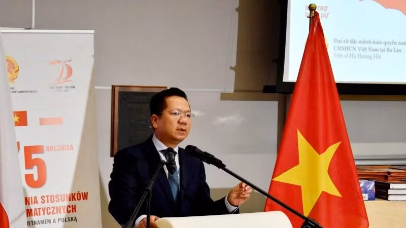 Đại sứ Hà Hoàng Hải phát biểu khai mạc hội thảo. (Ảnh: Đại sứ quán Việt Nam tại Ba Lan)