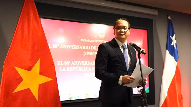 Đại sứ Việt Nam tại Chile Nguyễn Việt Cường phát biểu tại Lễ kỷ niệm. (Ảnh: Đại sứ quán Việt Nam tại Chile)