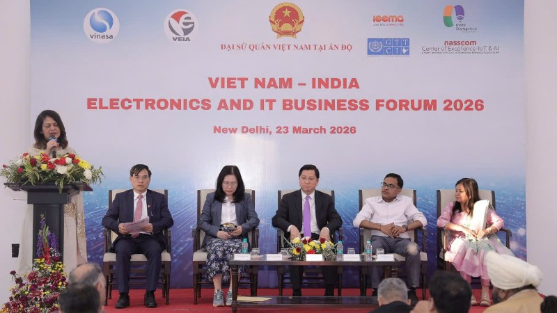 Các đại biểu tham gia điều hành diễn đàn. (Ảnh do Thương vụ Việt Nam tại Ấn Độ cung cấp)