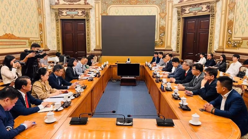 Quang cảnh buổi làm việc. 