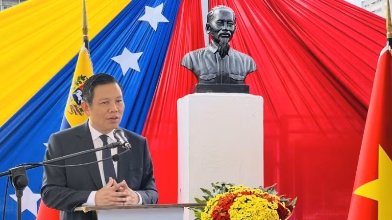 Đại sứ Việt Nam tại Venezuela Vũ Trung Mỹ phát biểu tại Lễ kỷ niệm.
