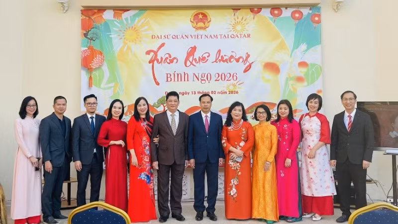 Toàn thể cán bộ và gia đình Đại sứ quán Việt Nam tại tham dự chương trình Xuân Quê hương mừng Tết Bính Ngọ 2026.