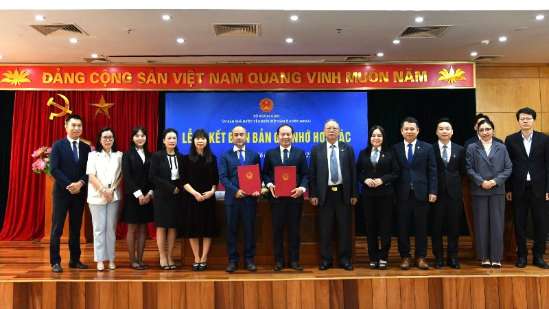 Các đại biểu chụp ảnh kỷ niệm. 