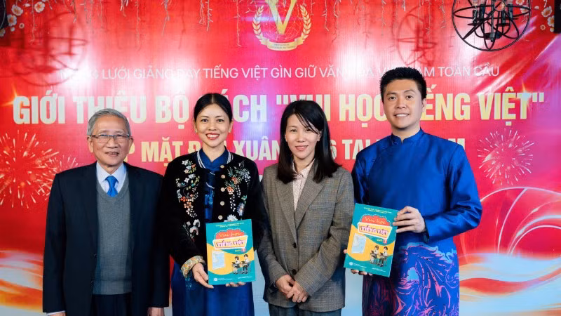Ban biên soạn bộ sách “Vui học tiếng Việt” tin tưởng, bộ sách sẽ giúp trẻ em từng bước hình thành tình yêu với tiếng Việt và ý thức về cội nguồn dân tộc.