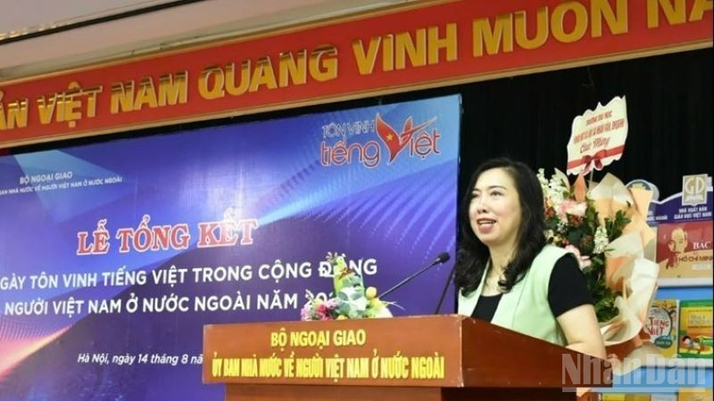 Thứ trưởng Ngoại giao Lê Thị Thu Hằng phát biểu tại Lễ tổng kết Ngày Tôn vinh tiếng Việt trong cộng đồng người Việt Nam ở nước ngoài năm 2025.