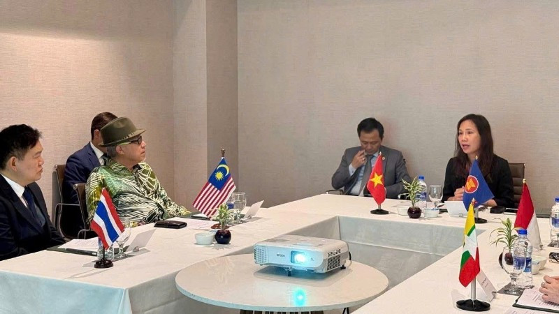 Đại sứ Việt Nam tại Sri Lanka Trịnh Thị Tâm đã chủ trì cuộc họp Ủy ban ASEAN tại Colombo.