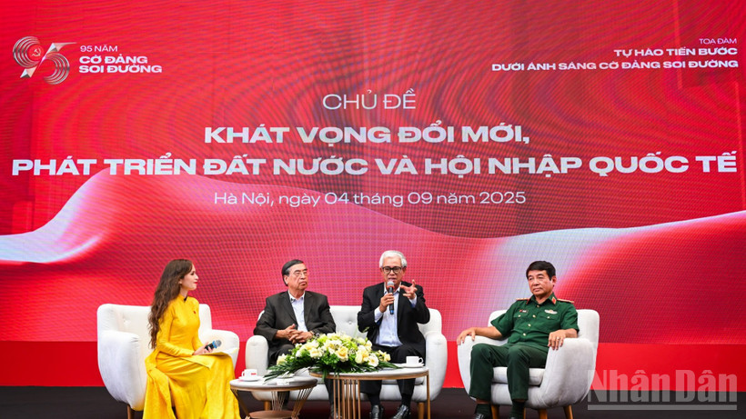 Tại tọa đàm, các khách mời đã điểm lại những dấu mốc quan trọng trong tiến trình hội nhập của ngoại giao Việt Nam từ sau công cuộc đổi mới năm 1986, và trong công cuộc xây dựng và bảo vệ đất nước hiện nay.