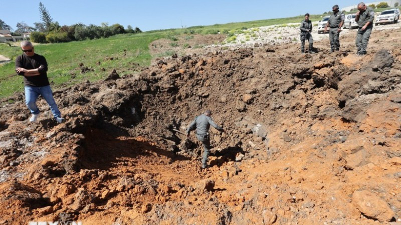 Hiện trường một vụ tấn công tên lửa tại Beit Shemesh, Israel. (Ảnh: THX/TTXVN)