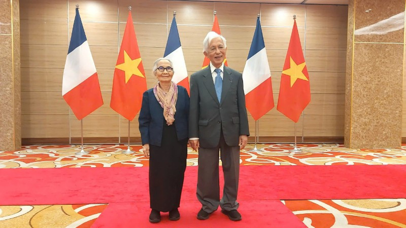 Giáo sư Trần Thanh Vân và Giáo sư Lê Kim Ngọc. (Ảnh: TRẦN THANH SƠN)