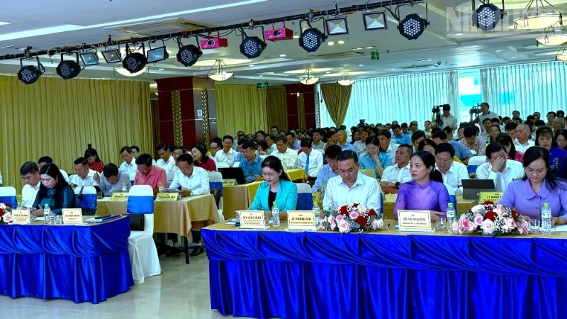 Các đại biểu dự hội nghị tổng kết chương trình Đầu tư phát triển mạng lưới y tế cơ sở vùng khó khăn.