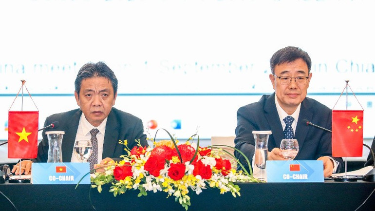 ASEAN + 中国会議の共同議長2名。 z7126657796147-a9b3fa679b1351b80981e102af0981c9-3613.jpg