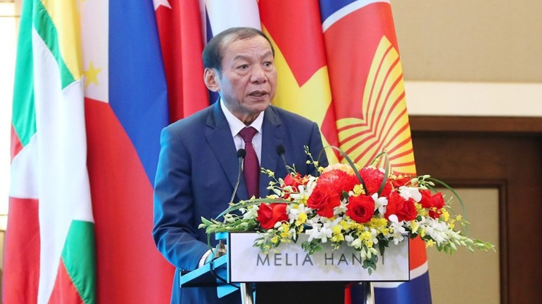 Bộ trưởng Văn hóa, Thể thao và Du lịch Nguyễn Văn Hùng phát biểu khai mạc Hội nghị. 1610-bo-truong-phat-bieu-hjxe-2623.jpg