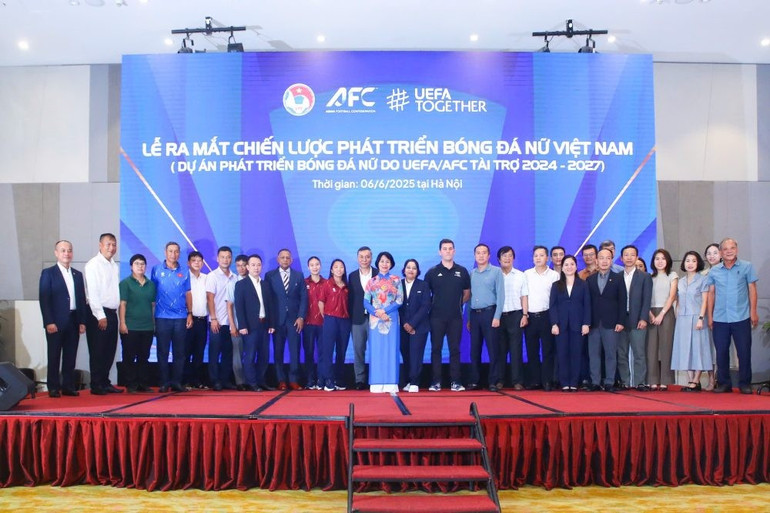 Bóng đá nữ Việt Nam: Từ đỉnh cao khu vực đến hành trình vươn ra thế giới ra-mat.jpg