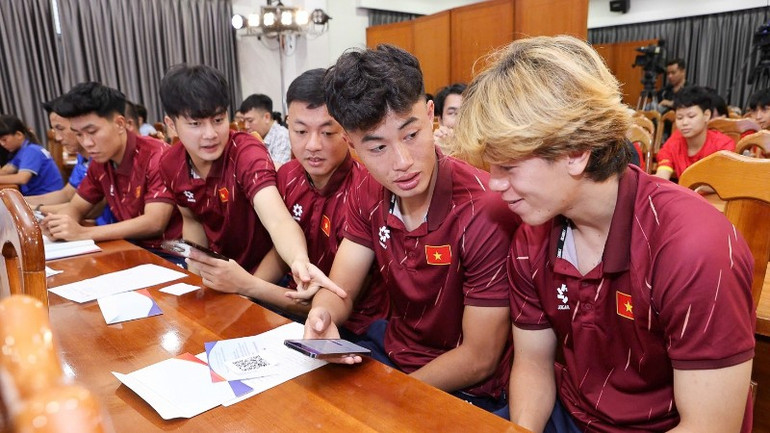 Many Vietnamese players attended the application launch ceremony. vff-wm-4-6615.jpg