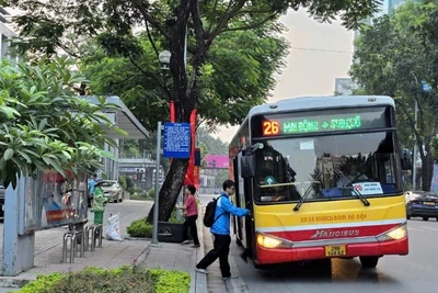 Hà Nội tăng cường vận tải hành khách công cộng trong dịp diễn ra hội chợ mùa Thu.