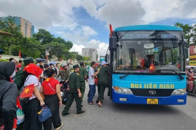 Các tuyến xe buýt đã được điều chỉnh vận hành linh hoạt, tăng cường giải tỏa hành khách từ sớm.