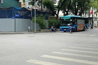 Trên phố Quang Trung, rào chắn cố định sẽ được bố trí theo từng đoạn dài từ 30m đến 50m ở khu vực giữa tim đường...