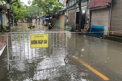 Tính đến 15 giờ ngày 7/10, vẫn còn 23 vị trí ngập sâu, tạm thời chưa thể lưu thông.