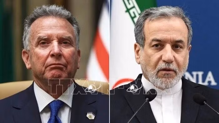 Phái đoàn đàm phán Iran do Ngoại trưởng Abbas Araqchi (phải) dẫn đầu và phái đoàn Mỹ do Đặc phái viên về Trung Đông Steve Witkoff đứng đầu. (Ảnh tư liệu: IRNA/TTXVN)