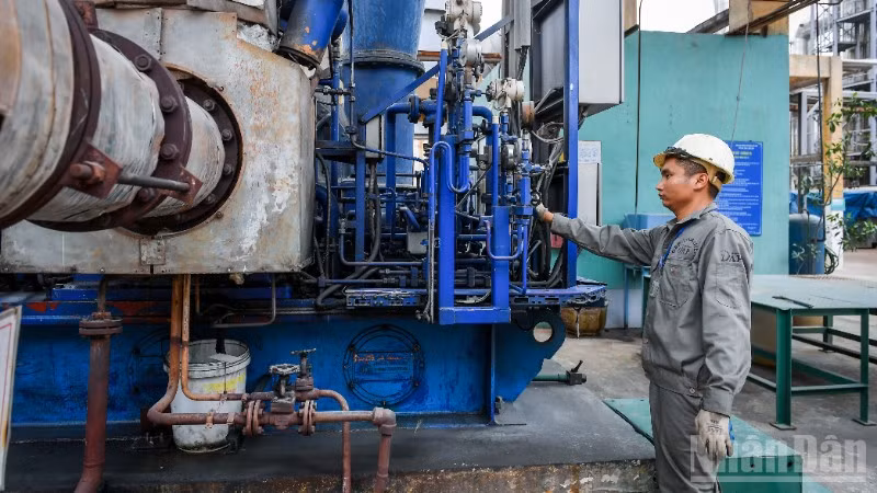 Thủ tướng chỉ đạo xử lý thông tin báo chí phản ánh liên quan các vướng mắc của doanh nghiệp do quy định pháp luật trong hoạt động sản xuất, kinh doanh. (Ảnh minh họa: THÀNH ĐẠT)
