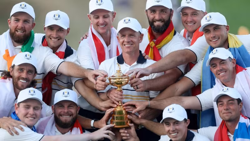 Các tay vợt đội châu Âu ăn mừng cùng đội trưởng Luke Donald. (Ảnh: Ryder Cup)
