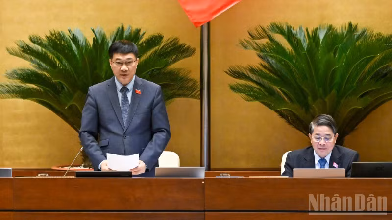 Phó Chủ tịch Quốc hội Vũ Hồng Thanh phát biểu kết luận nội dung thảo luận. (Ảnh: THỦY NGUYÊN)